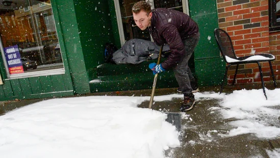 US snowstorm: Winter weather advisories are in effect for Minnesota, Illinois, and Wisconsin