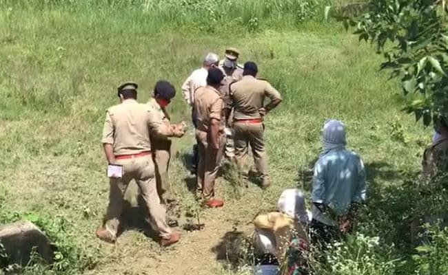 Lakhimpur Kheri, Uttar Pradesh: A small girl’s disfigured body was discovered in a cane field.