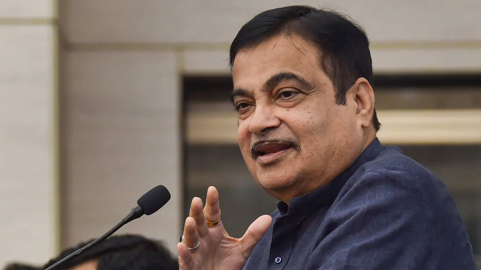 Responding to Uddhav Thackeray’s invitation to “join us if you feel insulted,” Nitin Gadkari