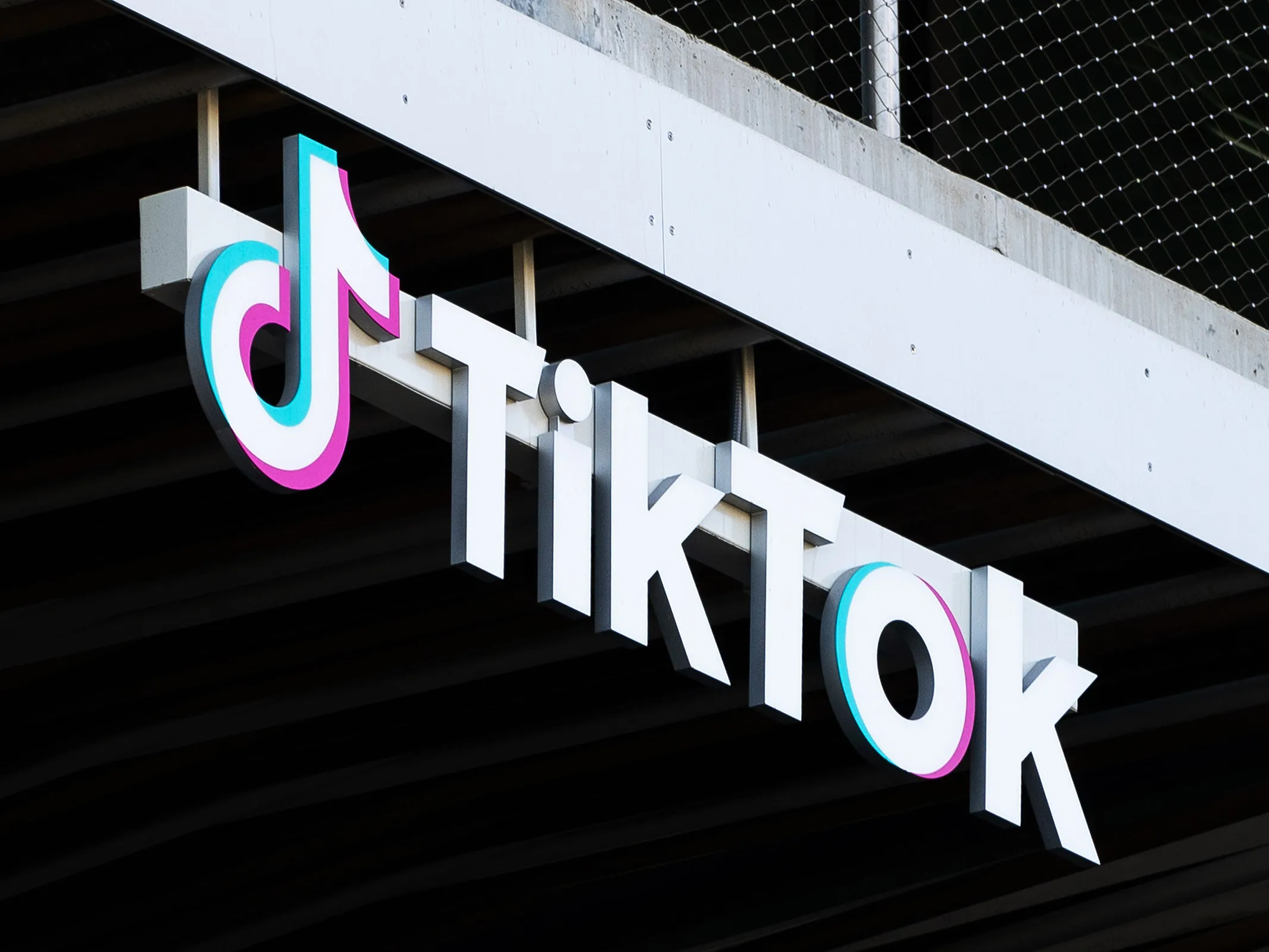 US House Passes TikTok Ban Bill with Resounding Votes